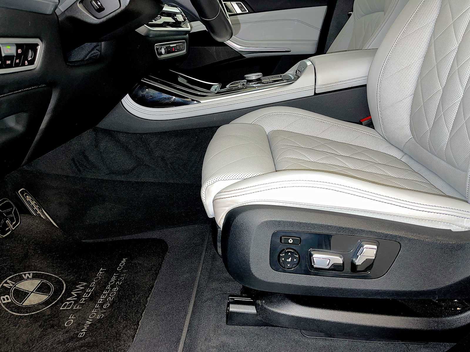 Certified 2023 BMW X7 xDrive40i w/ M Sport Package image 9