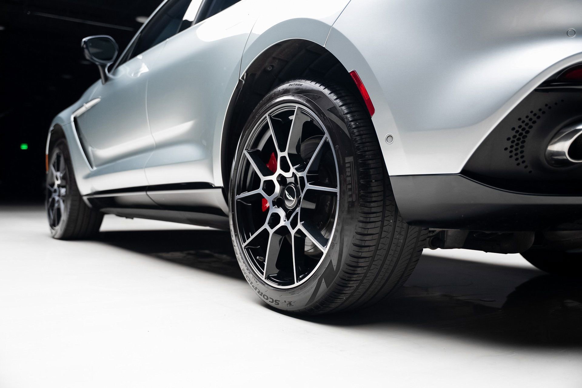 Used 2022 Aston Martin DBX image 79