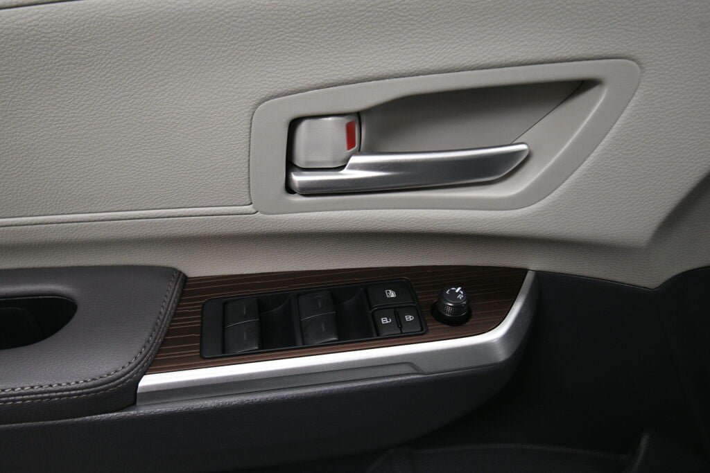 Certified 2024 Toyota Sienna XLE FWD image 11