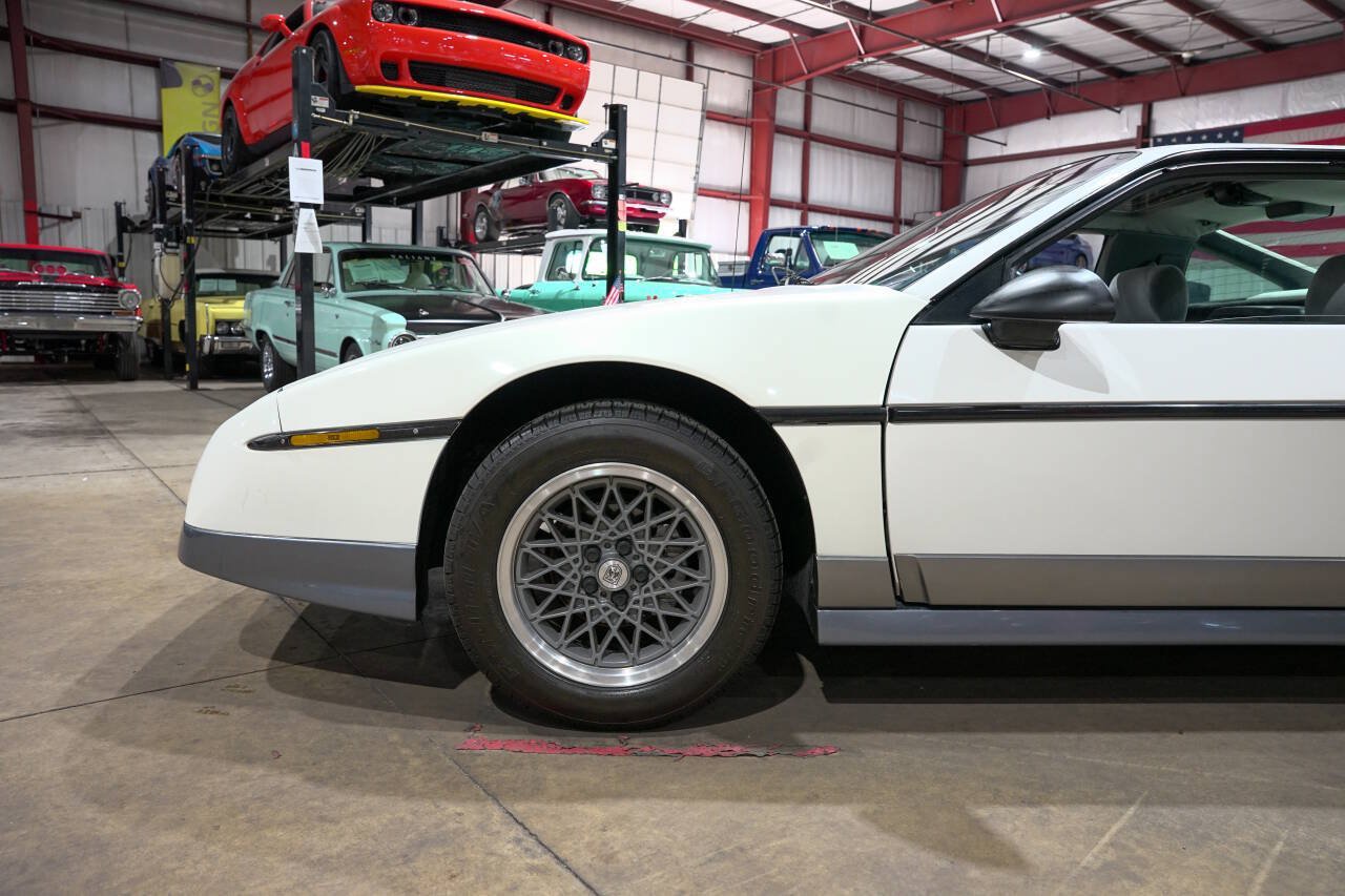 Used 1987 Pontiac Fiero GT RWD image 3