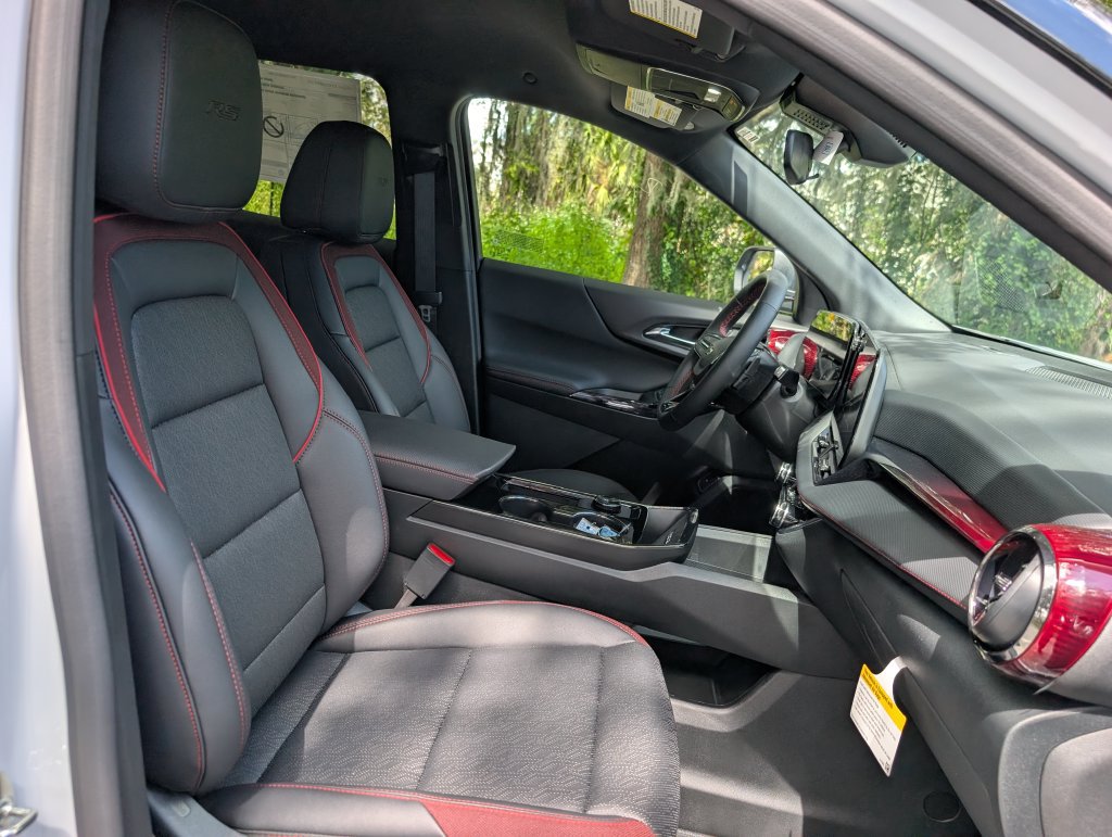 New 2027 Chevrolet Equinox RS FWD image 17