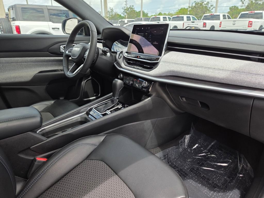 Used 2023 Jeep Compass Latitude w/ Sun and Sound Group image 9