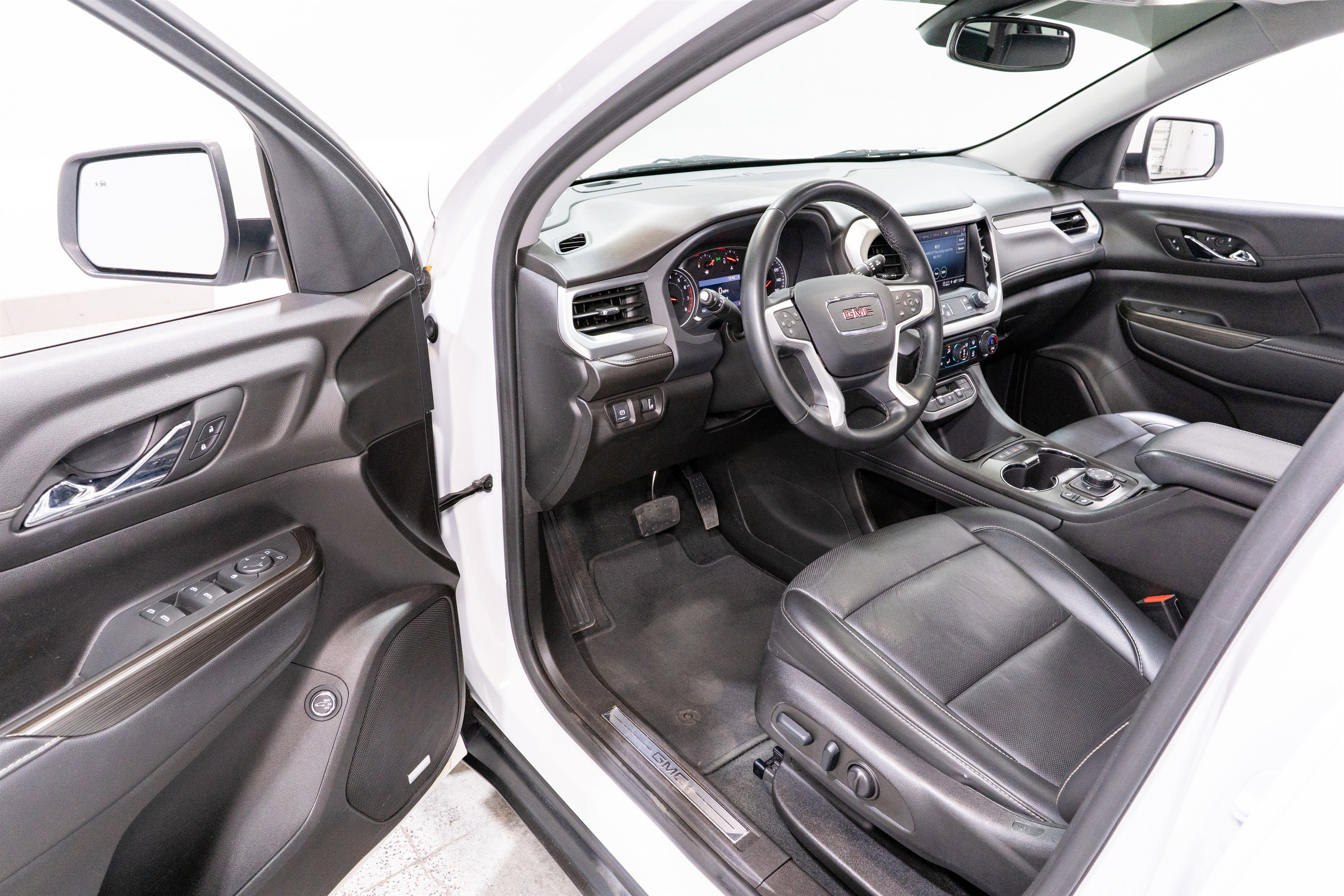 Used 2023 GMC Acadia SLT AWD/4WD image 12