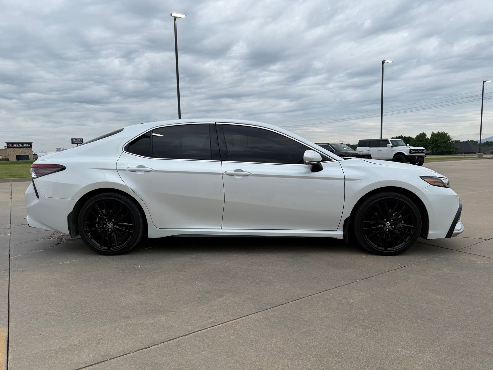 Used 2024 Toyota Camry XSE FWD image 3