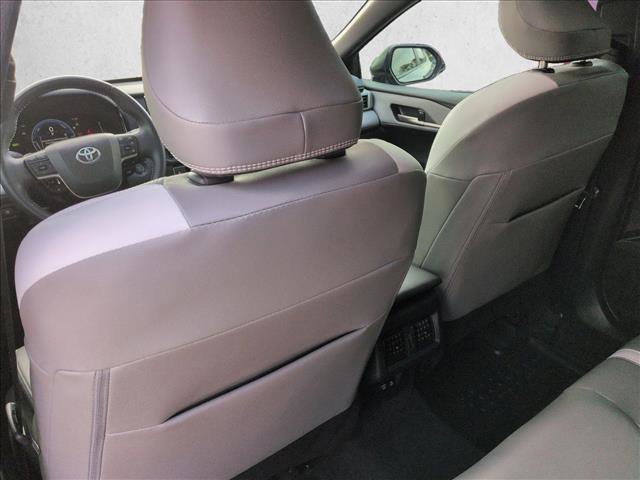 Used 2025 Toyota Camry SE image 17