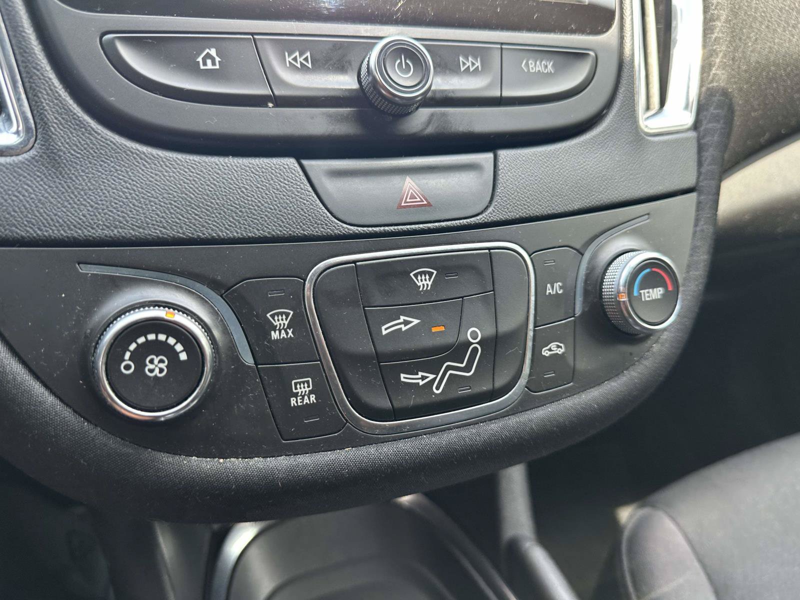 Used 2017 Chevrolet Malibu LT FWD image 23