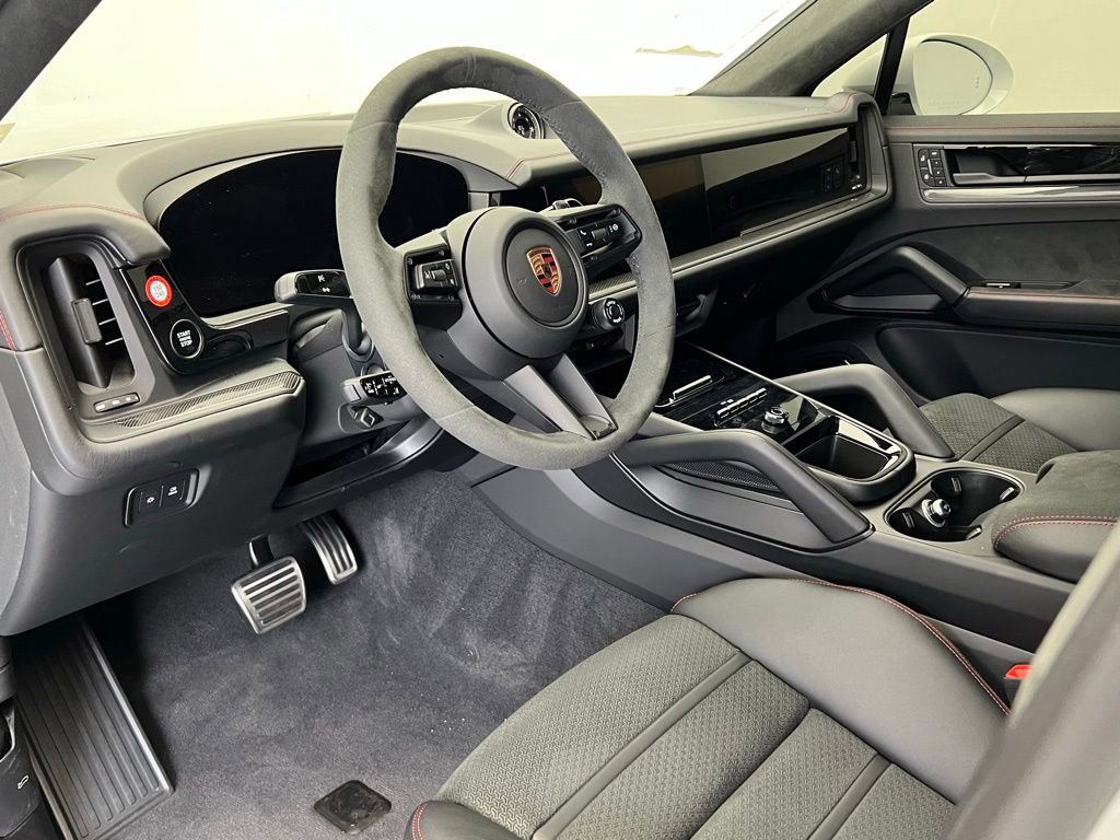 Certified 2025 Porsche Cayenne GTS image 4