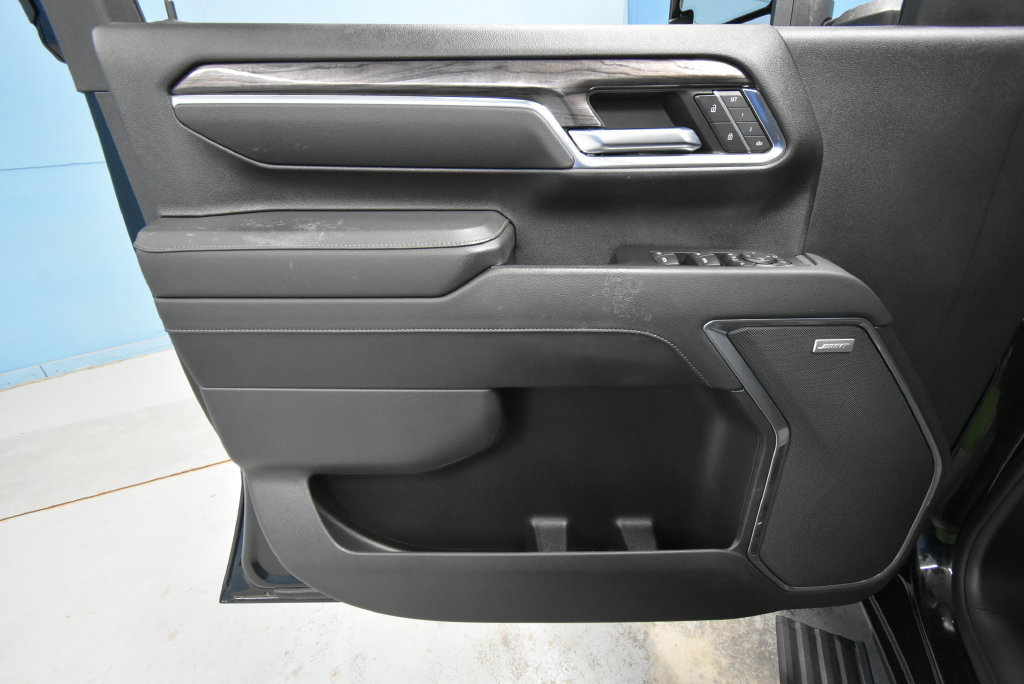 Used 2024 Chevrolet Silverado 3500 LTZ w/ LTZ Plus Package AWD/4WD image 4