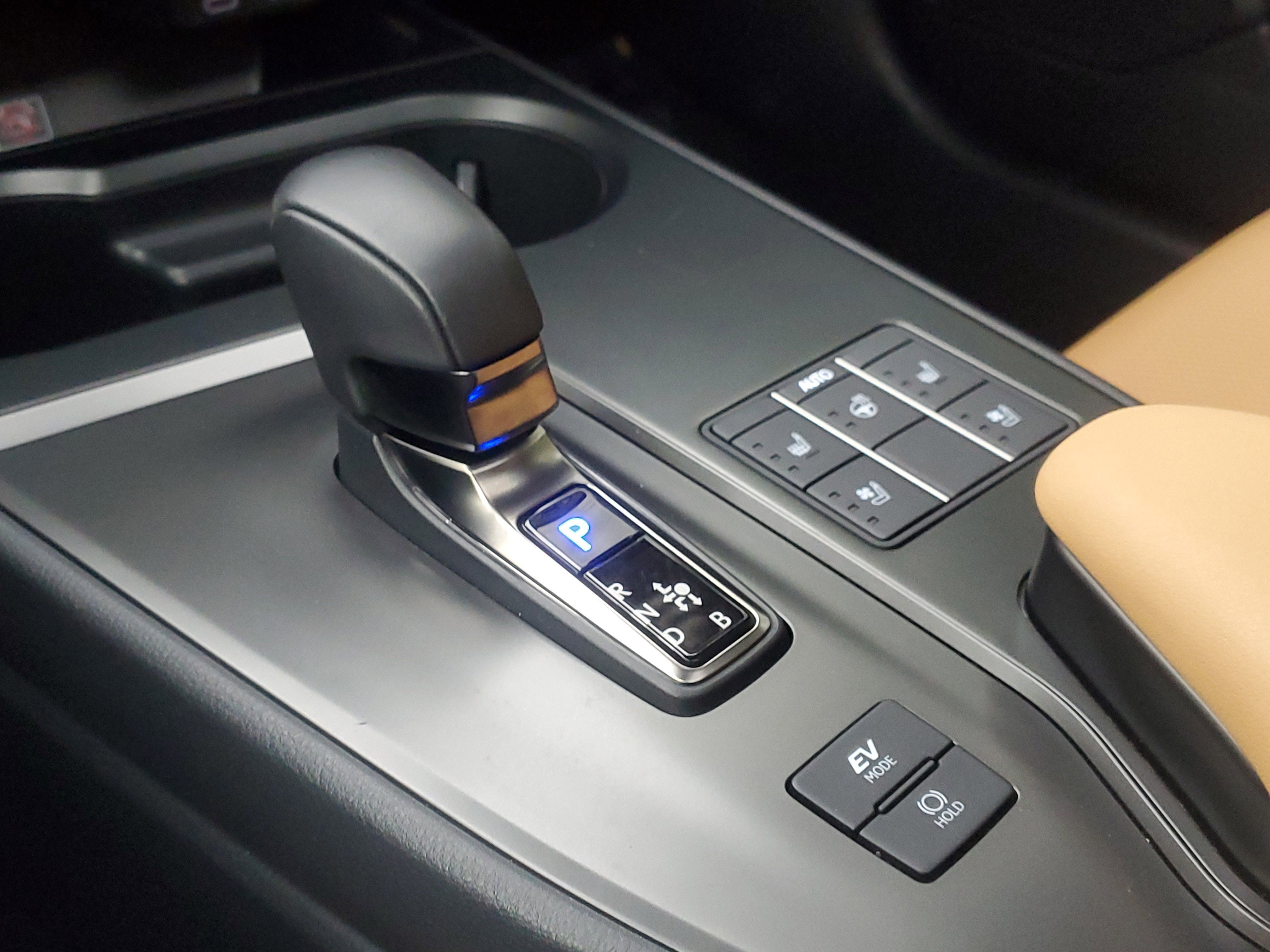 Used 2025 Lexus UX 300h FWD image 30