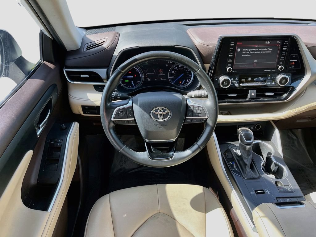 Used 2020 Toyota Highlander XLE FWD image 23