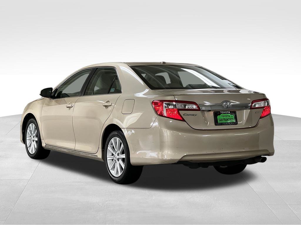 Used 2012 Toyota Camry XLE w/ Convenience Pkg FWD image 3