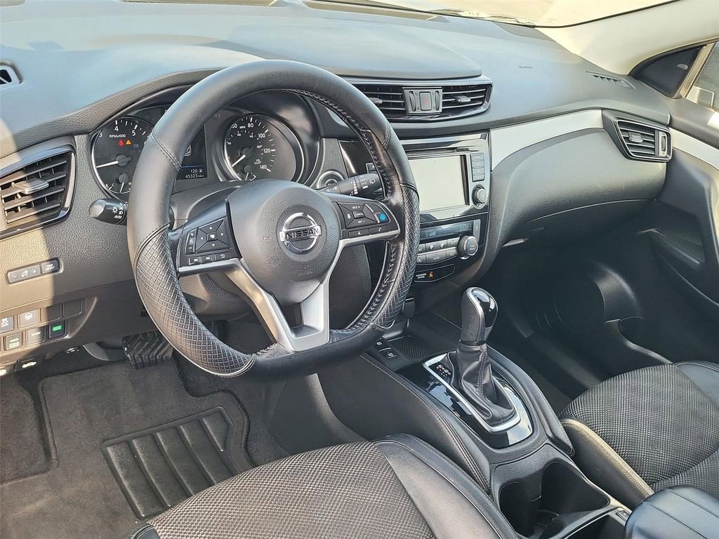 Used 2020 Nissan Rogue Sport SV w/ Technology Package image 2