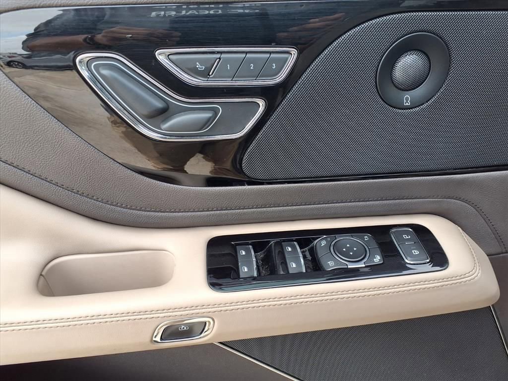 Certified 2020 Lincoln Aviator Reserve w/ Equipment Group 201A image 22