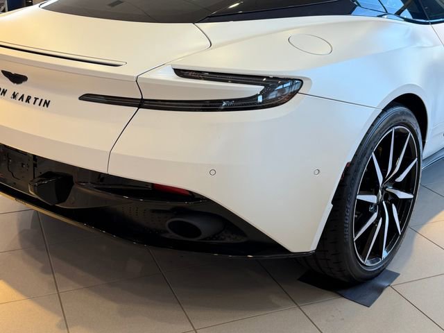 Used 2023 Aston Martin DB11 Coupe image 39