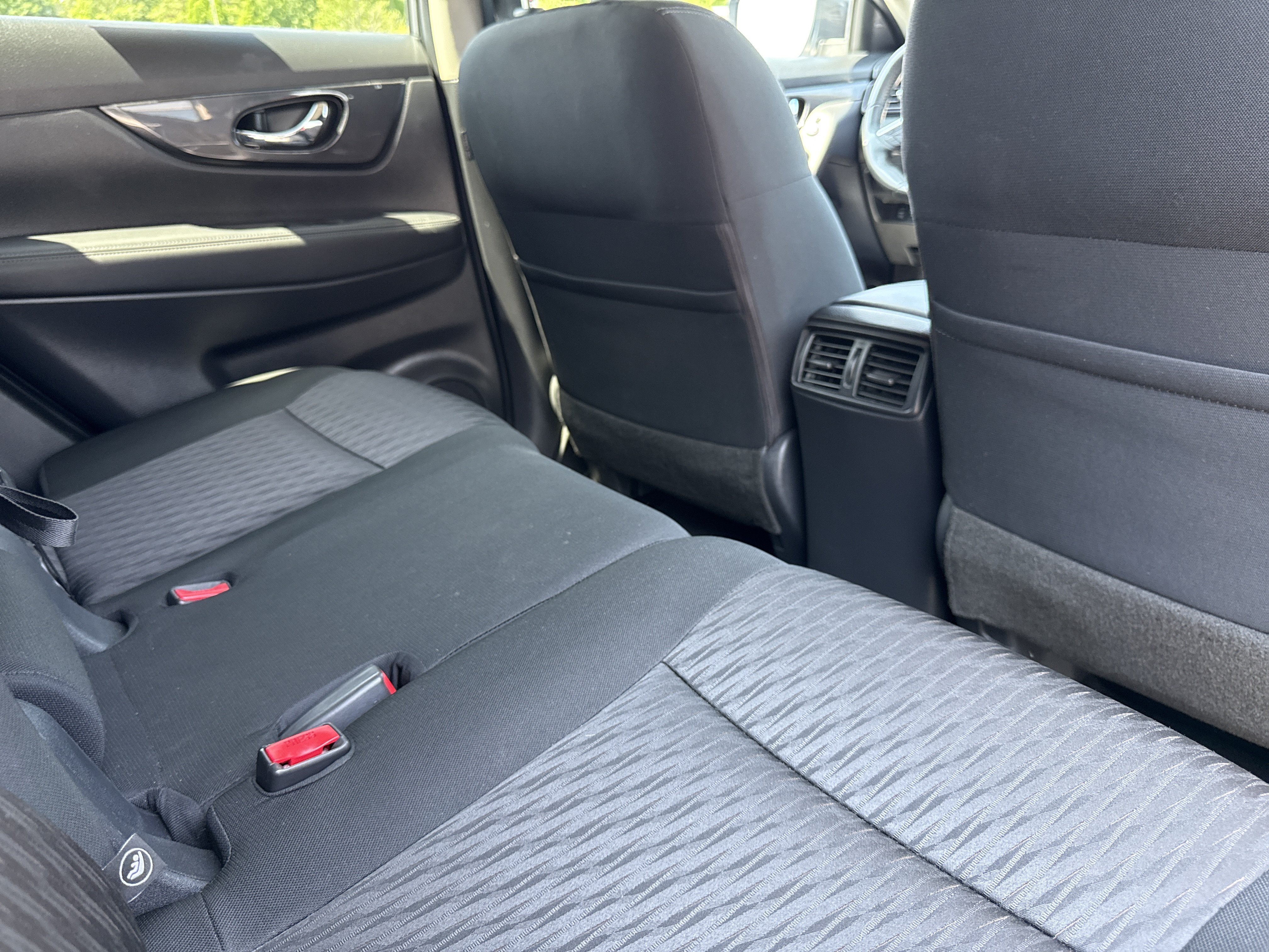 Used 2018 Nissan Rogue SV AWD/4WD image 13