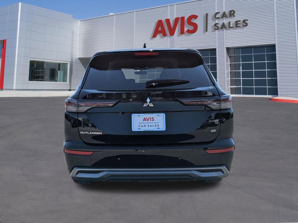 Used 2025 Mitsubishi Outlander SE image 7
