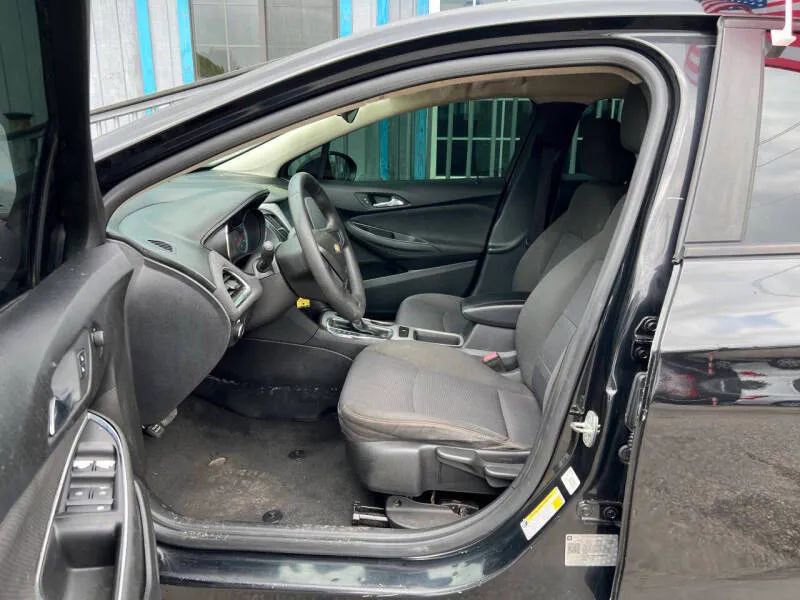 Used 2018 Chevrolet Cruze LS image 10