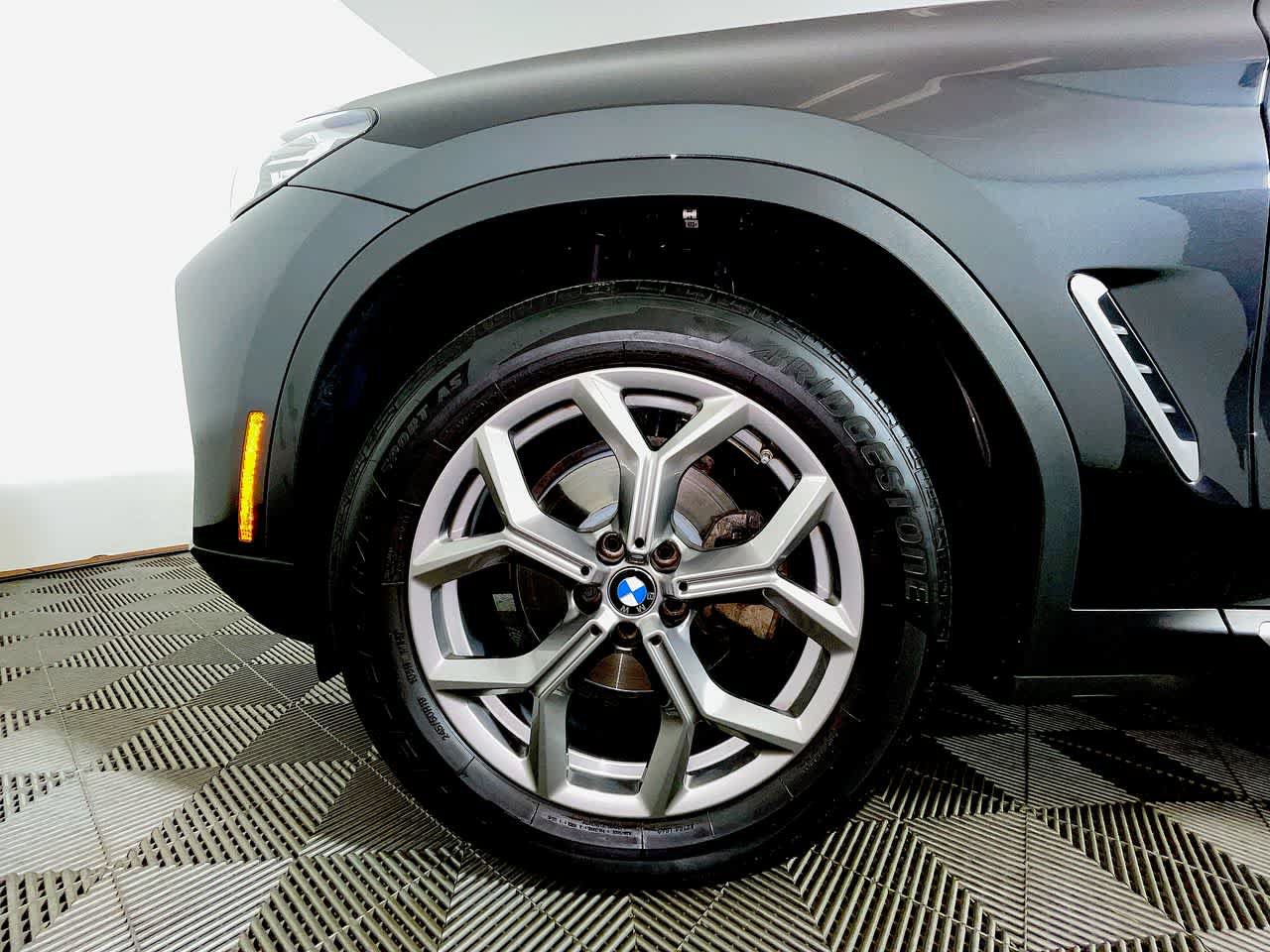 Used 2022 BMW X4 xDrive30i w/ Convenience Package AWD/4WD image 2