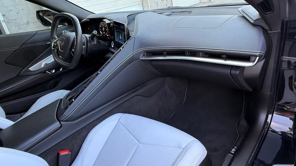 Used 2024 Chevrolet Corvette Stingray Coupe w/ 1LT RWD image 31
