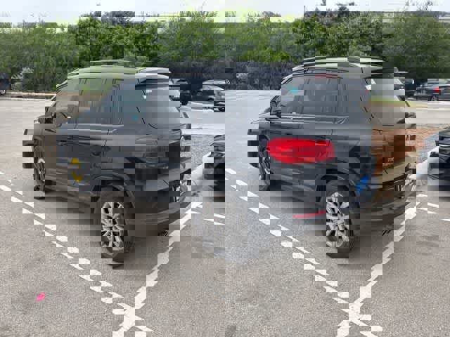 Used 2017 Volkswagen Tiguan S image 3