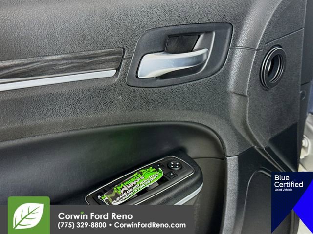 Used 2022 Chrysler 300 Touring image 20