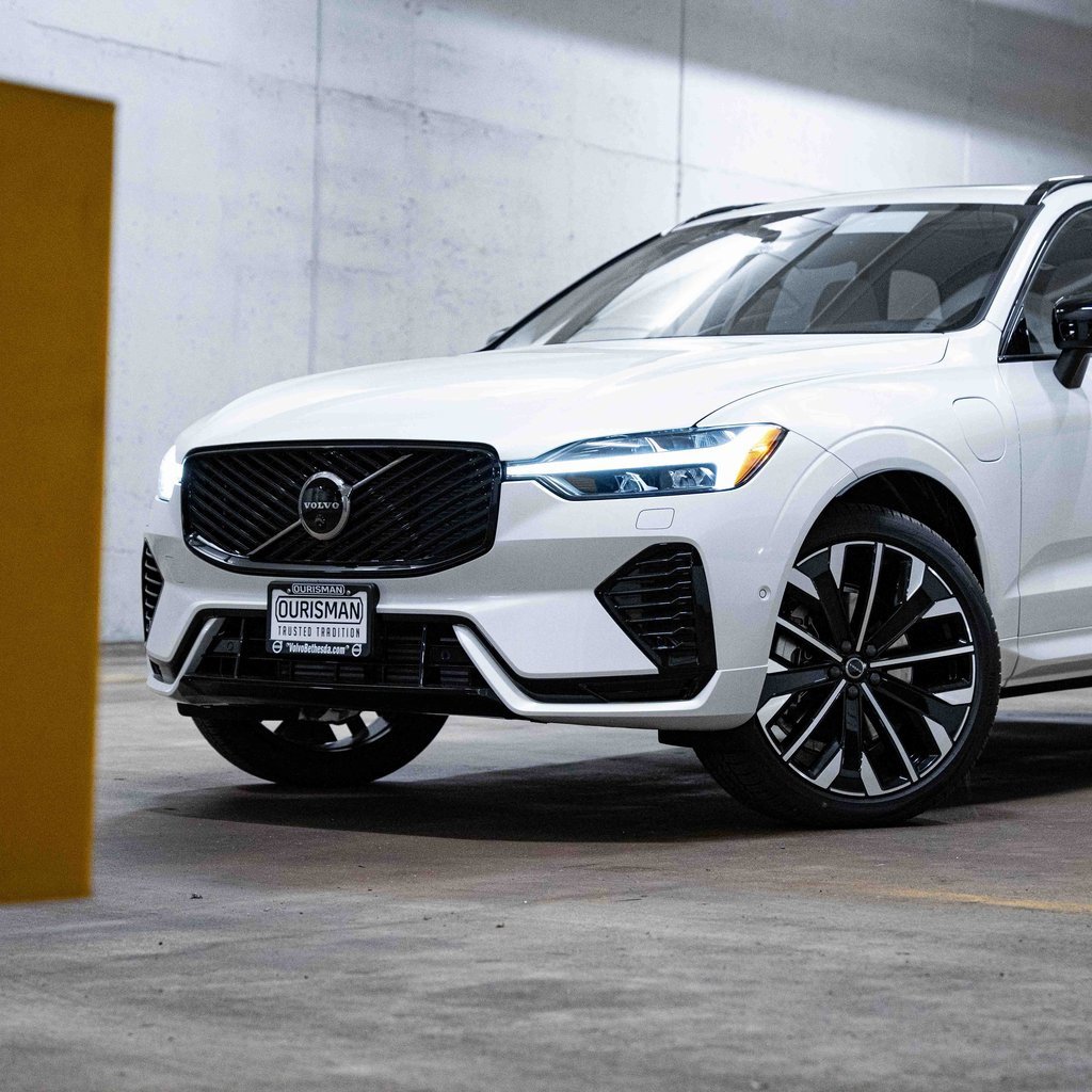 New 2026 Volvo XC60 T8 Ultra w/ Climate Package image 2