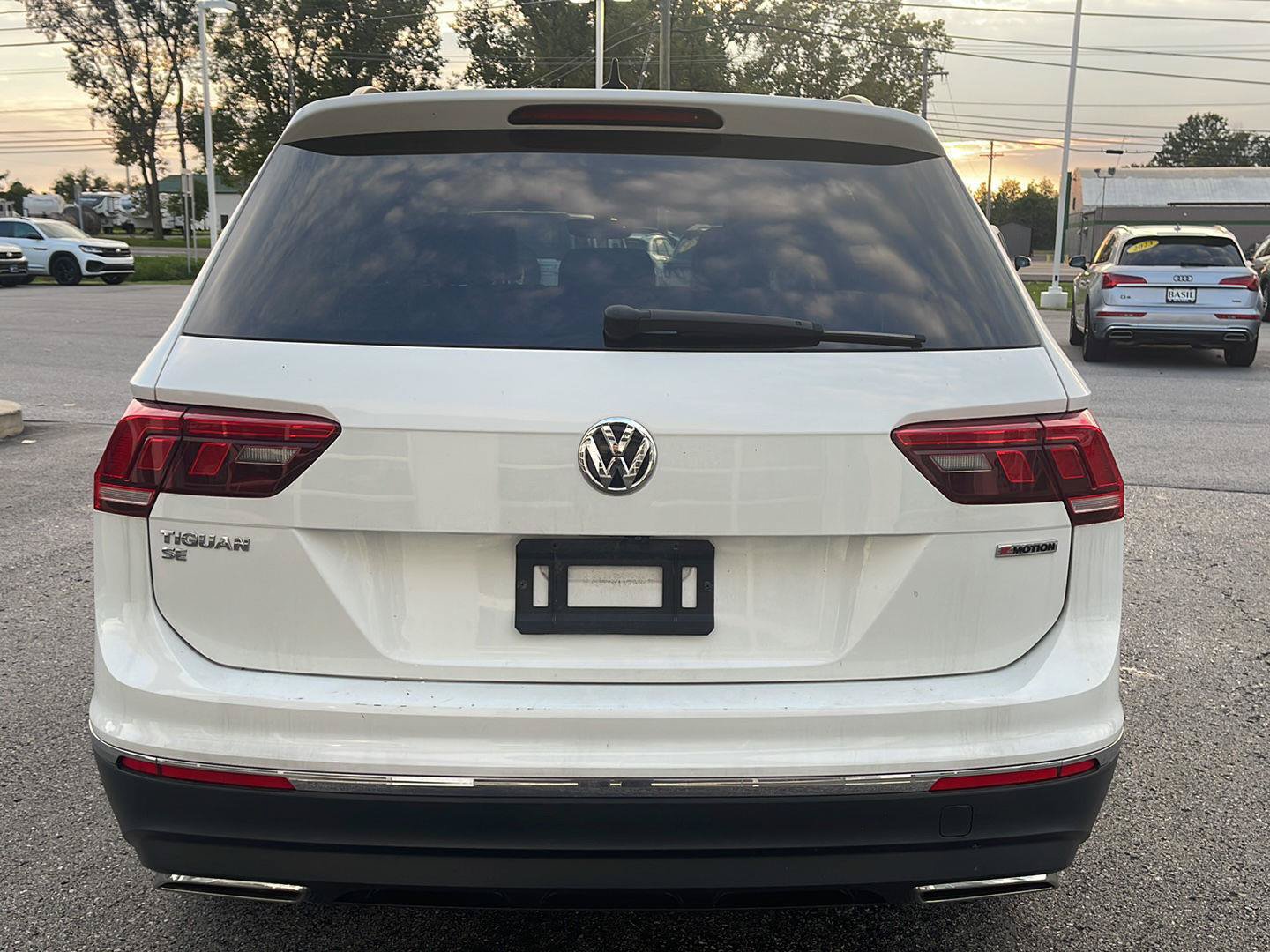 Used 2021 Volkswagen Tiguan SE w/ Panoramic Sunroof Package AWD/4WD image 4