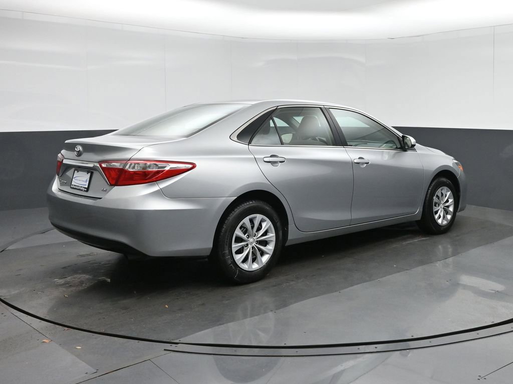 Used 2017 Toyota Camry LE image 7