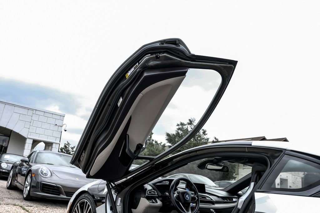 Used 2015 BMW i8 image 41