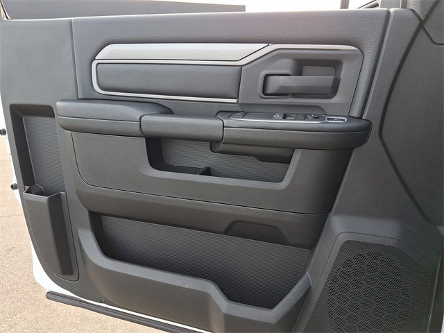 Used 2024 RAM 2500 Tradesman w/ Chrome Appearance Group image 12