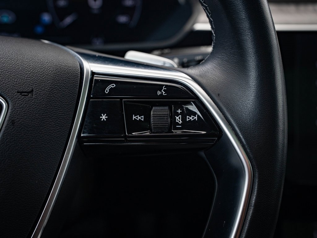 Used 2022 Audi e-tron Premium w/ Convenience Plus Package image 27