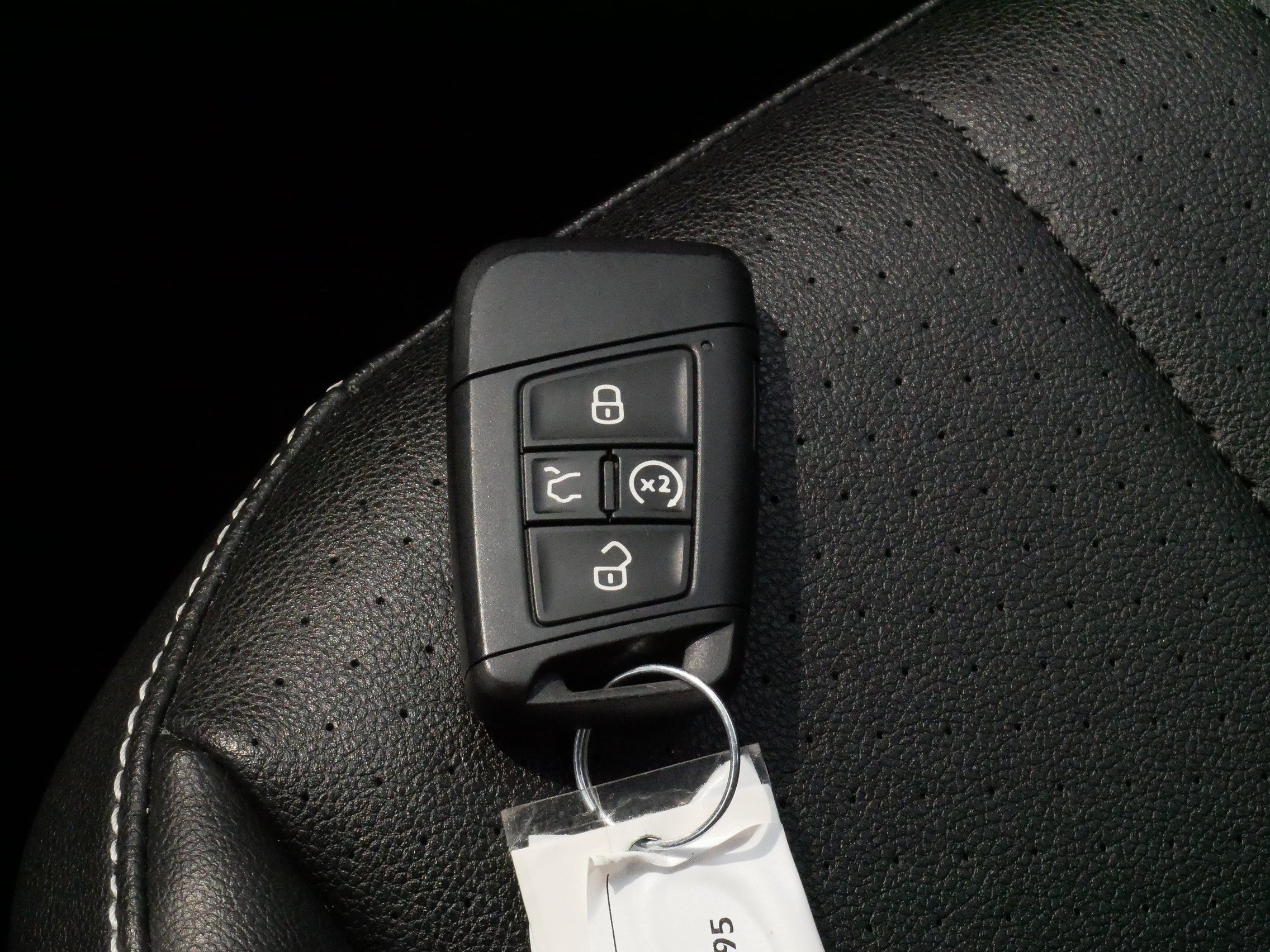 Certified 2023 Volkswagen Tiguan SE R-Line AWD/4WD image 31