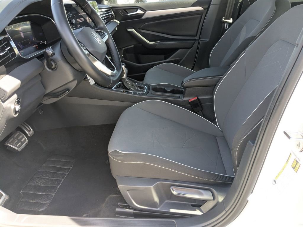 Used 2025 Volkswagen Jetta Sport image 11