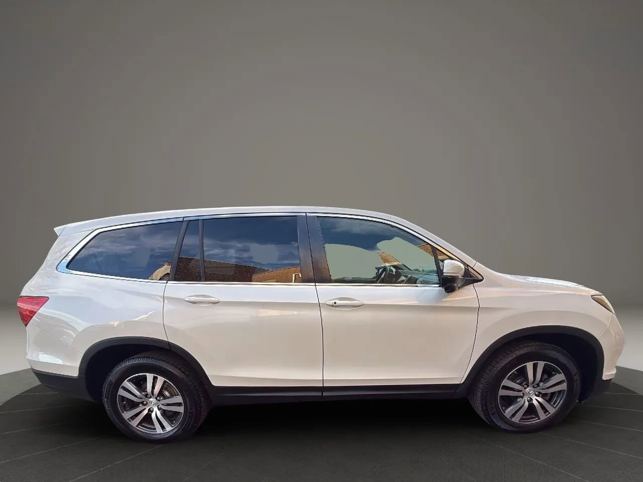 Used 2017 Honda Pilot EX image 4