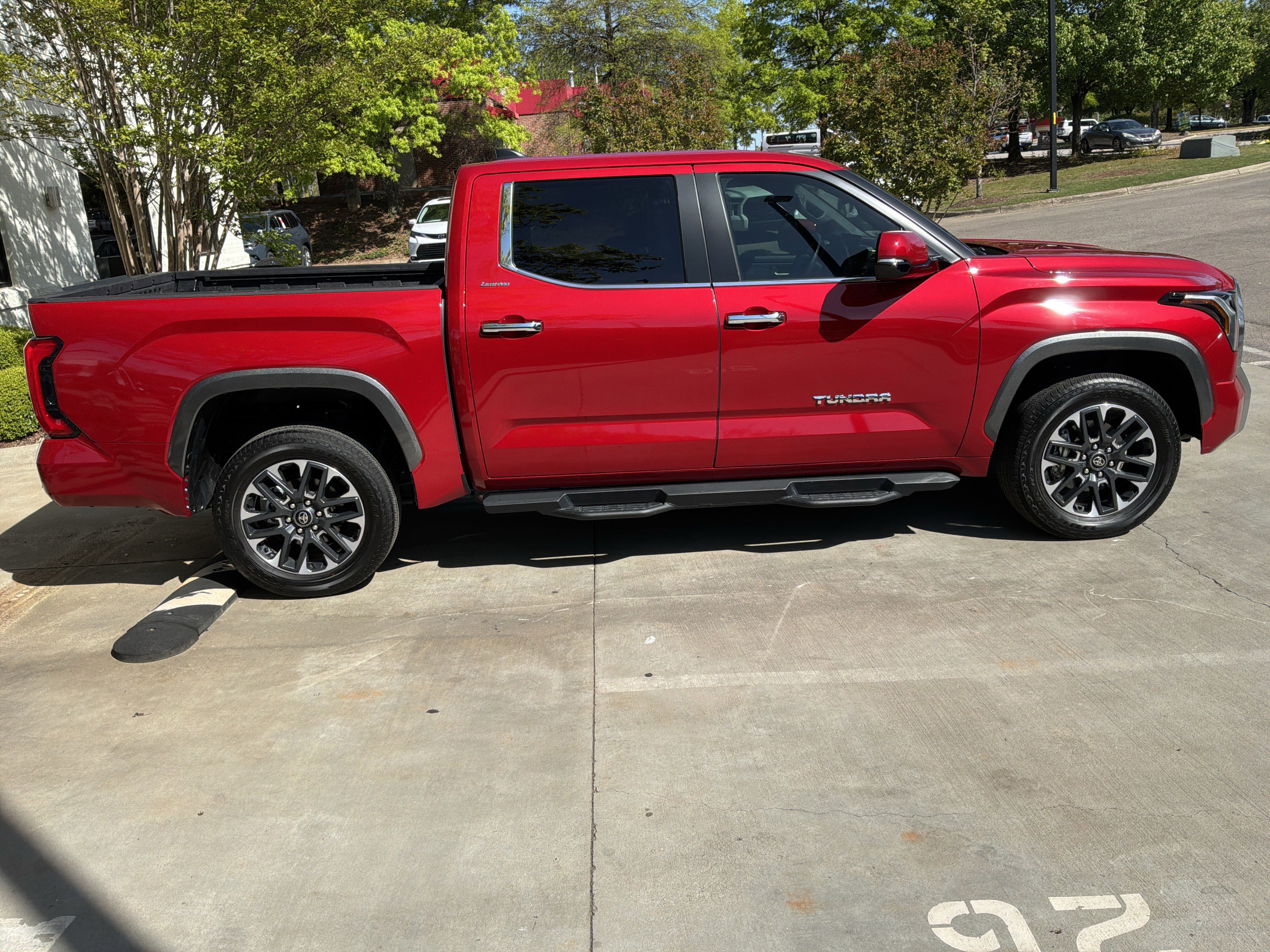 Used 2025 Toyota Tundra Limited AWD/4WD image 11