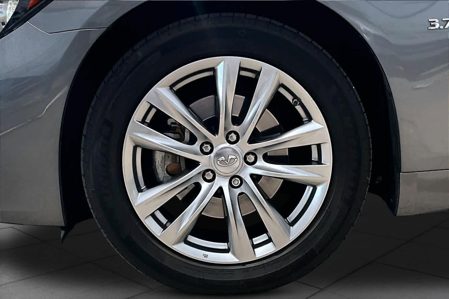Used 2015 INFINITI Q70 3.7 RWD image 11