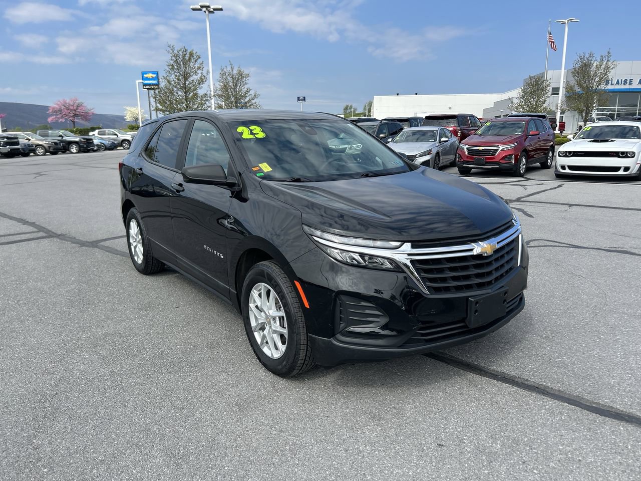 Used 2023 Chevrolet Equinox LS w/ LS Convenience Package AWD/4WD image 1