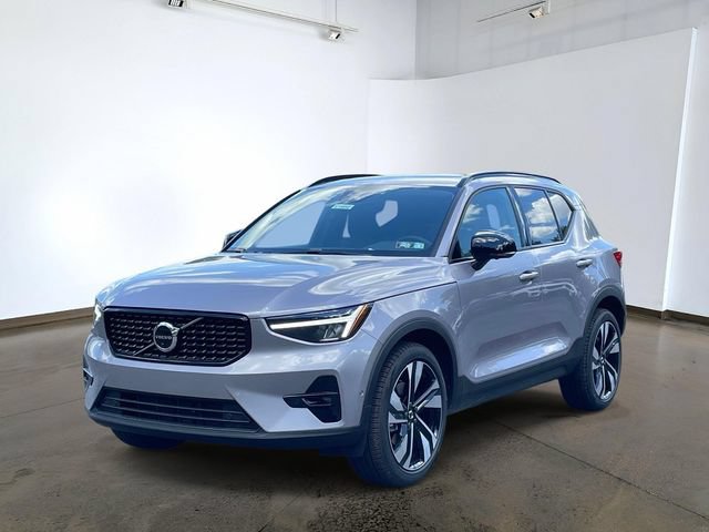 New 2026 Volvo XC40 B5 Plus w/ Climate Package