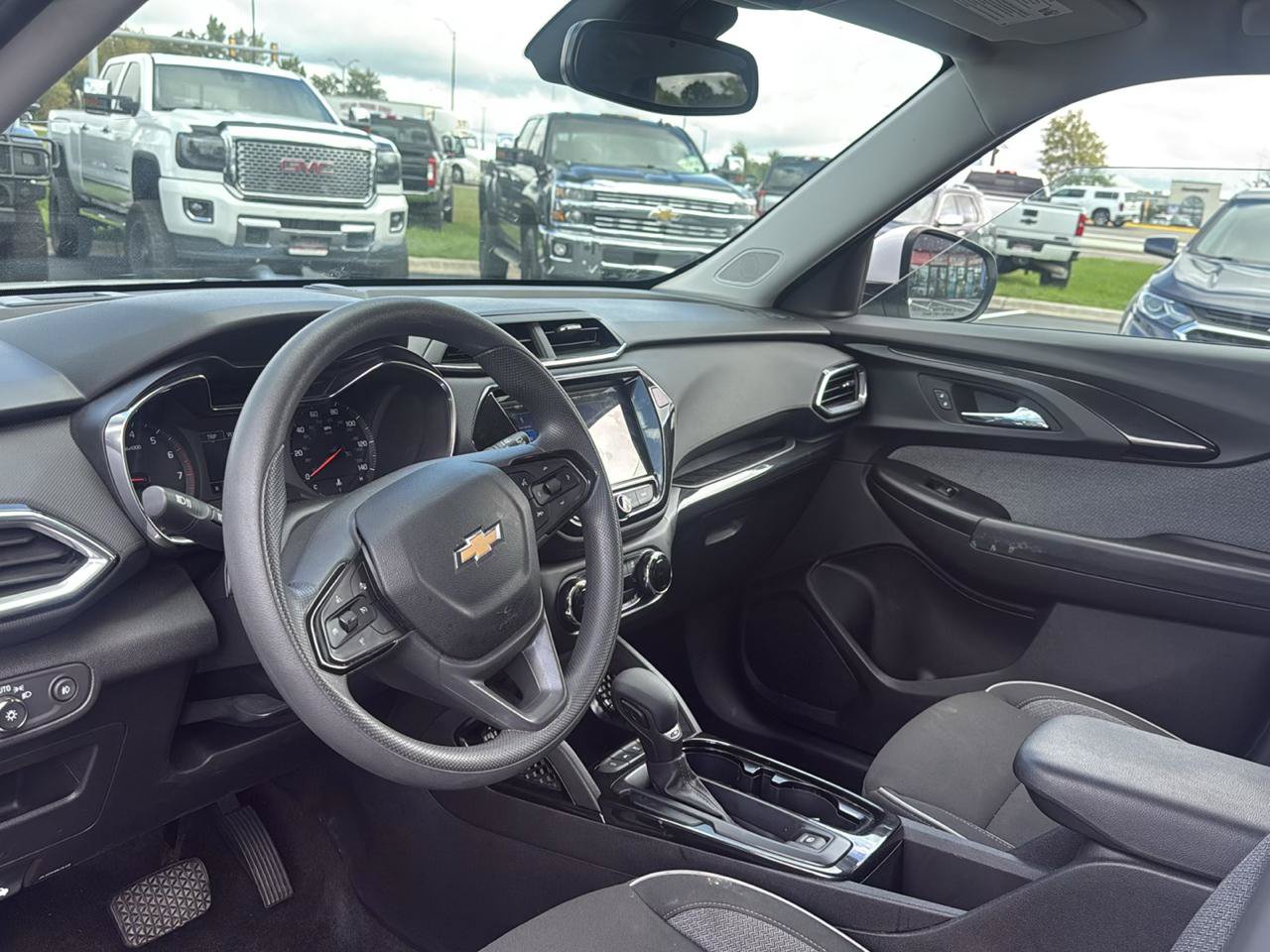 Used 2022 Chevrolet TrailBlazer LT w/ Convenience Package AWD/4WD image 6