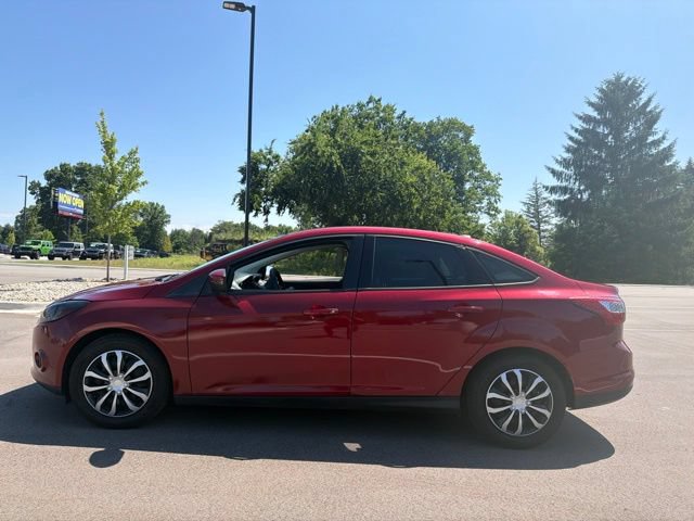 Used 2013 Ford Focus SE w/ SE Winter Pkg FWD image 2