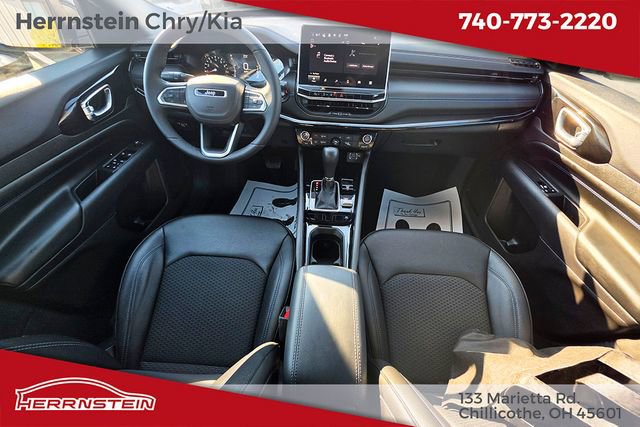 Used 2025 Jeep Compass Latitude w/ Altitude Special Edition image 12