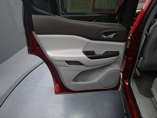 Used 2023 GMC Acadia SLT image 18