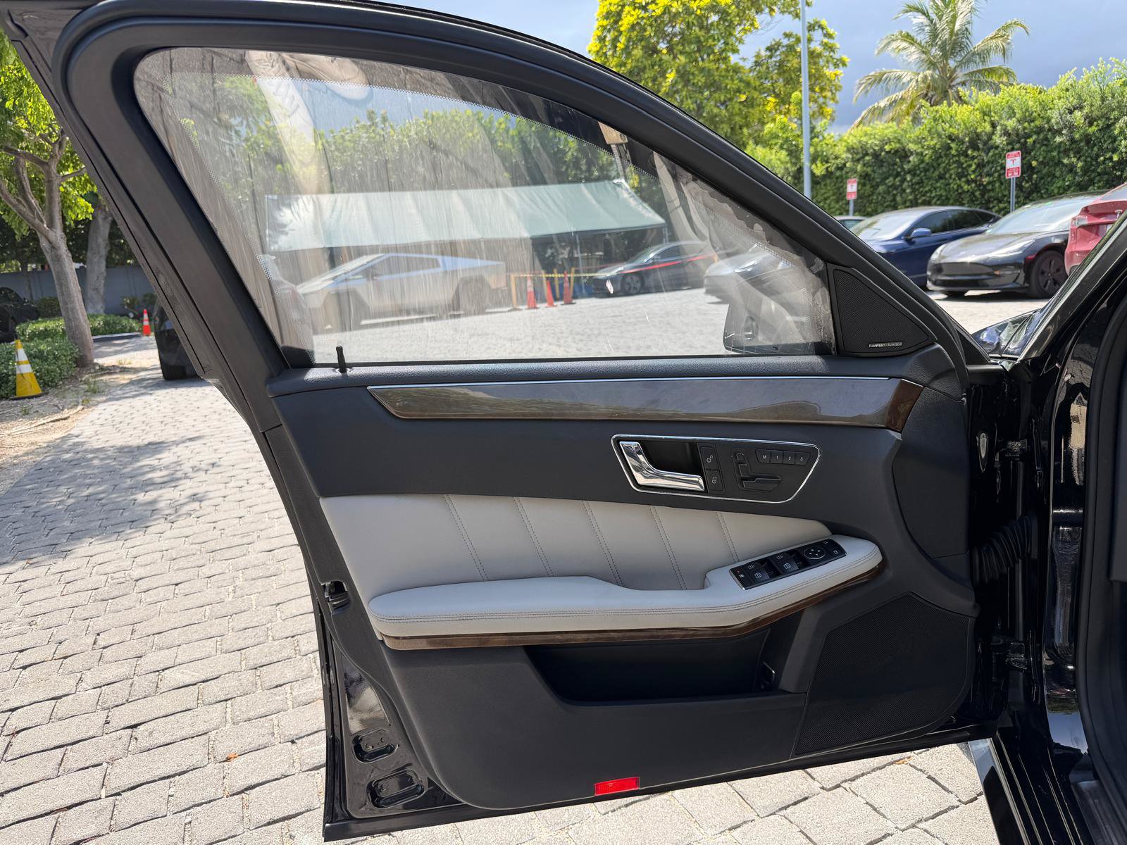 Used 2010 Mercedes-Benz E 550 Sedan image 22