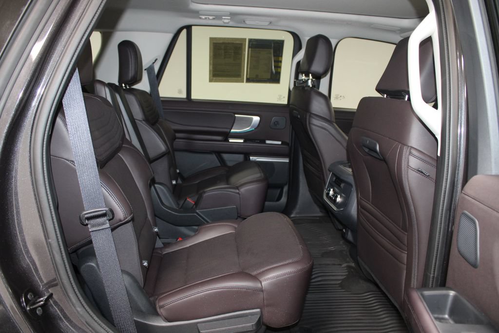 Used 2025 Ford Expedition Platinum w/ Platinum Ultimate Package AWD/4WD image 34