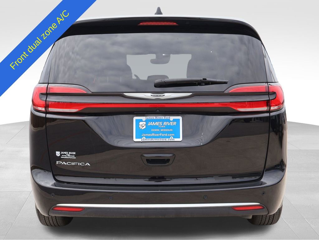 Used 2025 Chrysler Pacifica Select FWD image 4