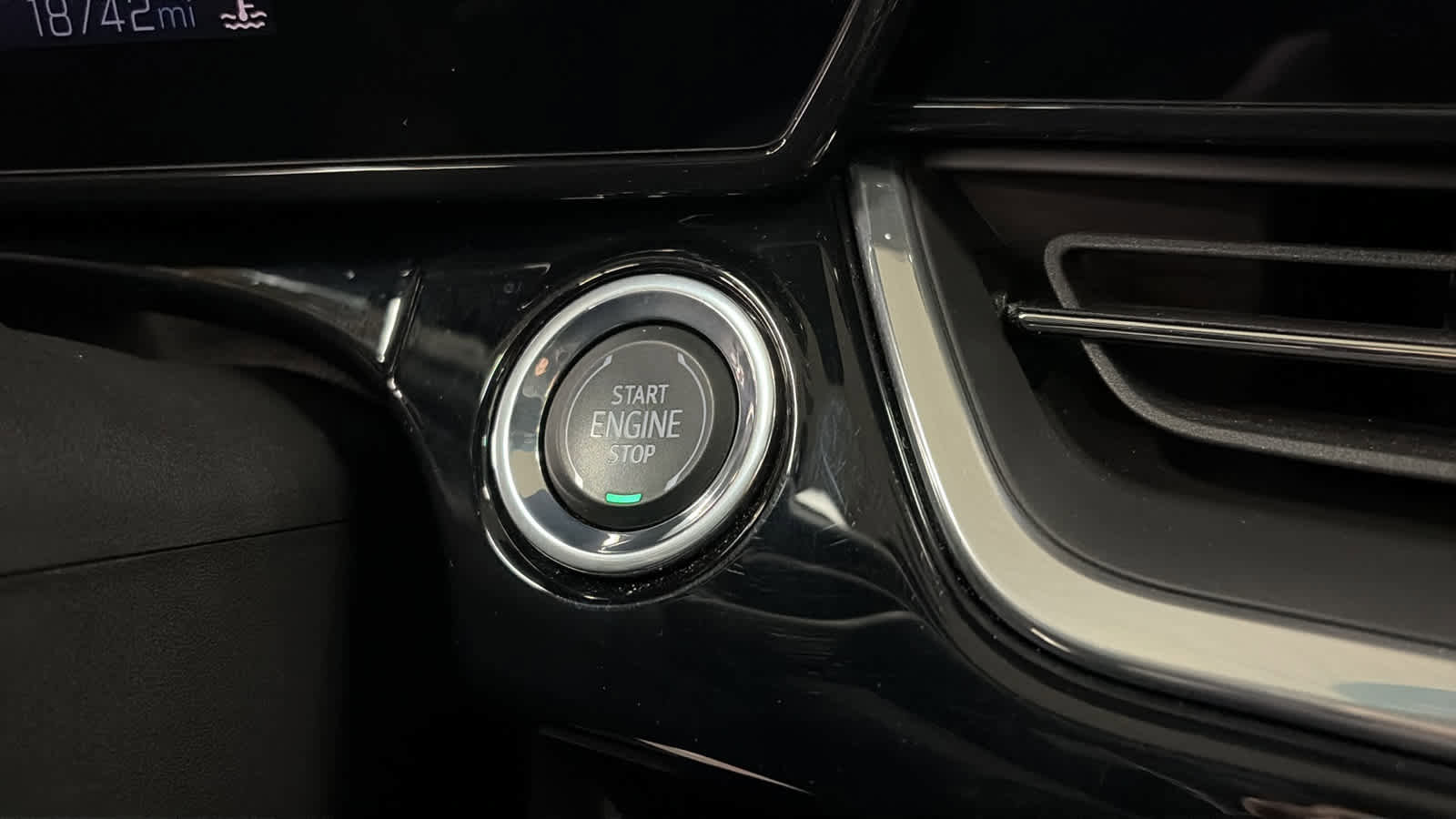 Certified 2024 Chevrolet Trax RS w/ Sunroof Package image 14