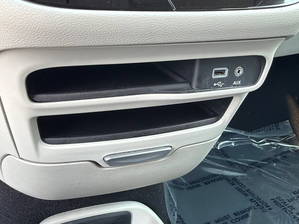Used 2017 Chrysler Pacifica LX w/ Tire & Wheel Group FWD image 27