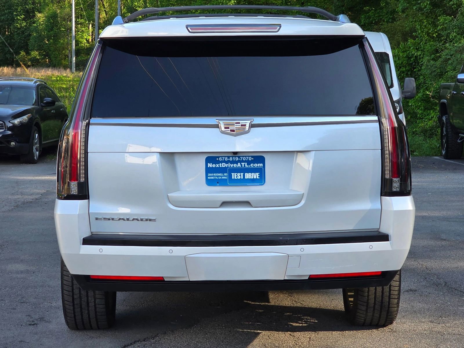 Used 2016 Cadillac Escalade ESV Platinum RWD image 6