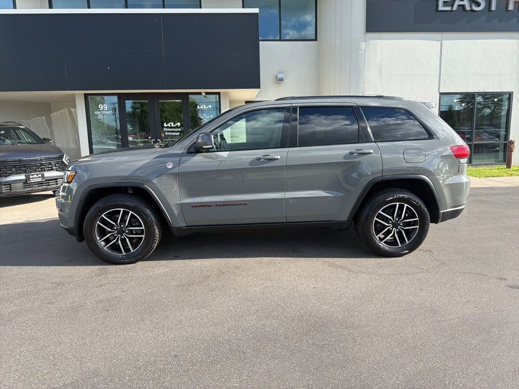 Used 2021 Jeep Grand Cherokee Trailhawk w/ Trailhawk Luxury Group AWD/4WD image 2