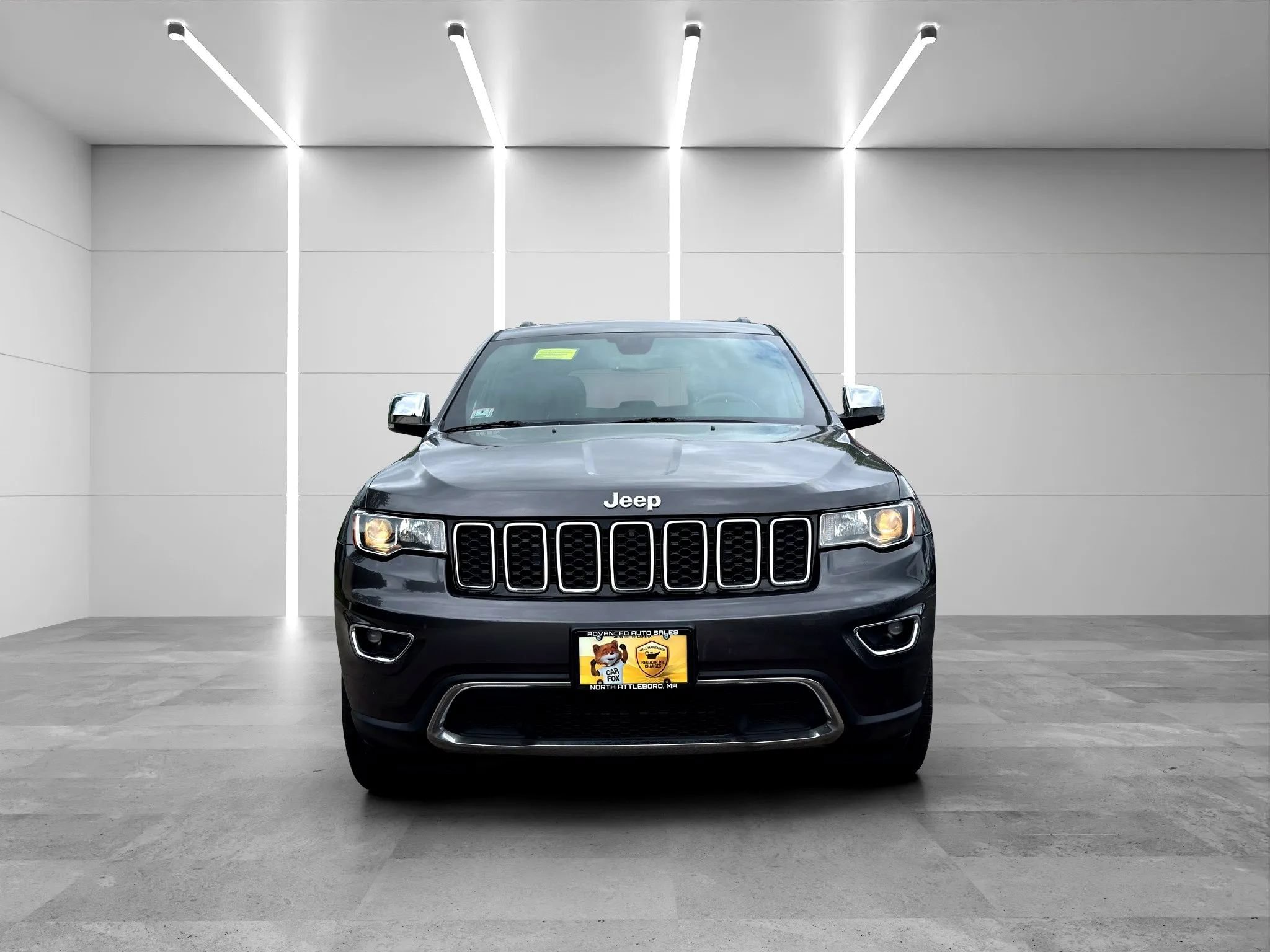 Used 2017 Jeep Grand Cherokee Limited AWD/4WD image 3
